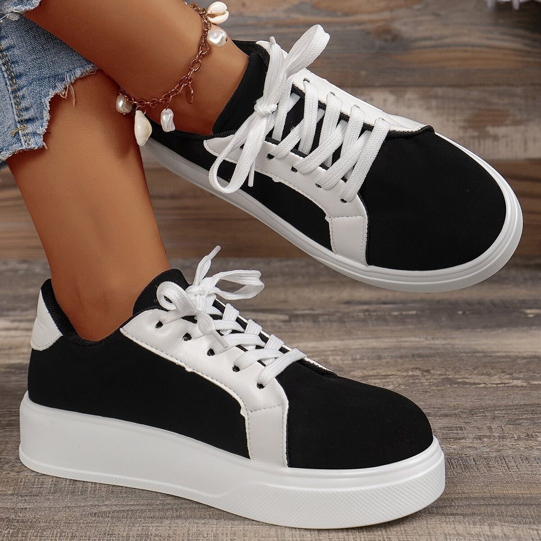 New Lace-up Flats Women Walking Sports Skateboard Shoes Retro Fashion Casual Sneakers