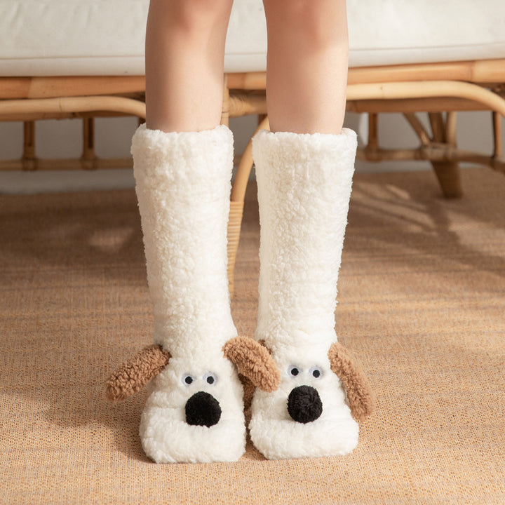 Chaussettes de sol mignonnes en forme de chien de dessin animé, chaussettes chaudes d'hiver en peluche antidérapantes pour femmes